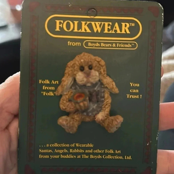 Boyds Bears Accessories - Folkwear Boyds Bears and Friends pin. Free with 2+ item bundle.